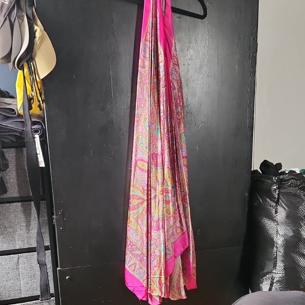 Vibrant Pink Paisley Wrap Dresa